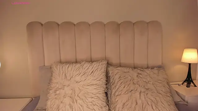 Melanie hillz online show from March 25, 7:20 pm