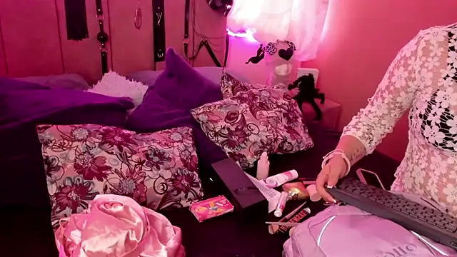 Snapshot of CleareRems chatting on November 19, 12:16 pm CleareRems online show from November 19, 12:16 pm