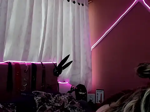 Snapshot of CleareRems chatting on November 23, 1:00 pm CleareRems online show from November 23, 1:00 pm