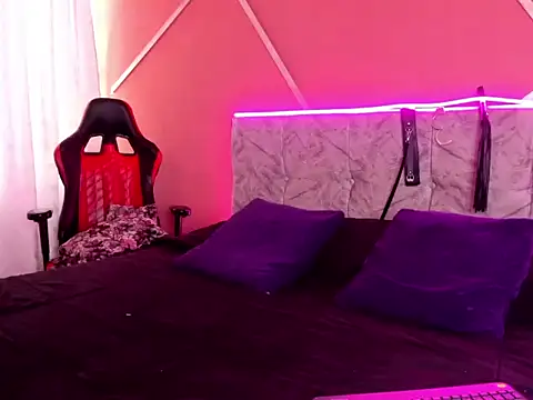 Snapshot of CleareRems chatting on December 14, 1:16 pm CleareRems online show from December 14, 1:16 pm