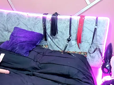 Snapshot of CleareRems chatting on December 15, 1:04 pm CleareRems online show from December 15, 1:04 pm