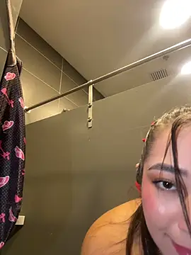 Snapshot of Hannahpradaa_ chatting on November 13, 12:09 am Hannahpradaa online show from November 13, 12:09 am