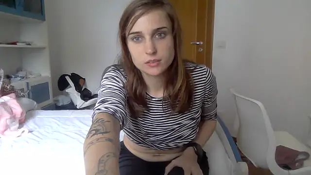 SinnEmily online show from February 19, 1:40 pm