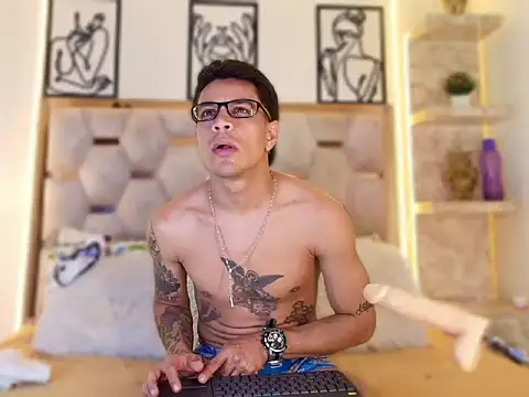 Snapshot of Andrew_Haalls chatting on November 18, 8:46 pm Andrew Haalls online show from November 18, 8:46 pm