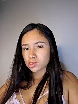 Snapshot of DollyRouse chatting on December 18, 3:56 am DollyRouse online show from December 18, 3:56 am