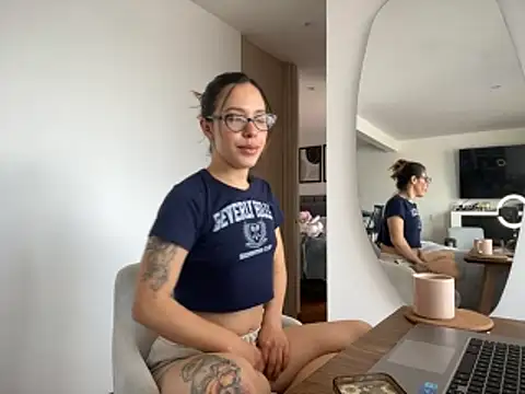 Snapshot of Oceane16_ chatting on November 8, 8:07 pm Oceane16 online show from November 8, 8:07 pm