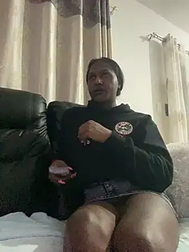 Snapshot of TransGirlBankrollBarbie chatting on November 16, 11:43 pm TransGirlBankrollBarbie online show from November 16, 11:43 pm