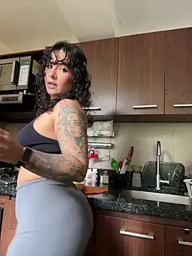 Snapshot of SugarTroubl33 chatting on December 16, 1:16 pm SugarTroubl33 online show from December 16, 1:16 pm