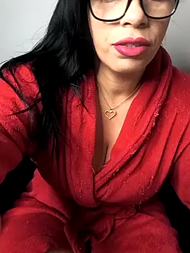 Snapshot of paularois chatting on December 4, 3:05 am paularois online show from December 4, 3:05 am