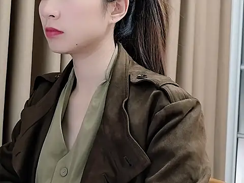 Snapshot of lvy-002 chatting on November 15, 3:26 am lvy-002 online show from November 15, 3:26 am