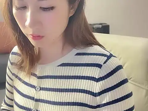 Snapshot of lvy-002 chatting on November 28, 11:35 am lvy-002 online show from November 28, 11:35 am