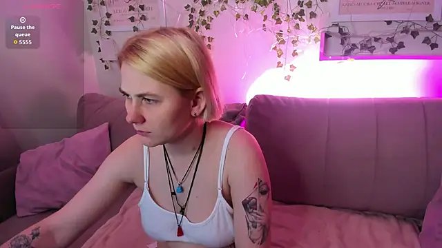 Snapshot of Alice_Maurik chatting on November 8, 11:10 am Alice Maurik online show from November 8, 11:10 am