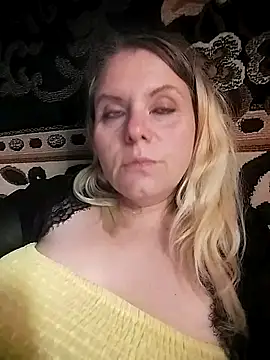 Snapshot of Lana-murr chatting on December 4, 8:01 am Lana-murr online show from December 4, 8:01 am