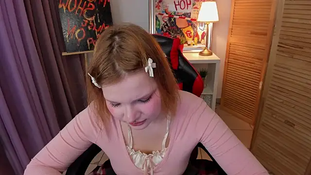 Snapshot of babyyullii chatting on November 3, 8:37 am babyyullii online show from November 3, 8:37 am