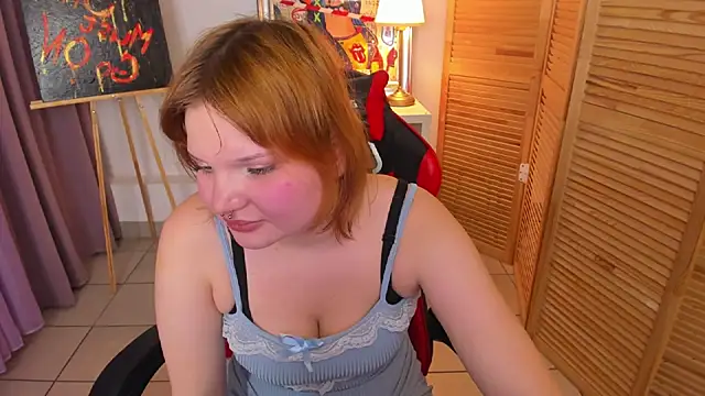 Snapshot of babyyullii chatting on November 12, 8:37 am babyyullii online show from November 12, 8:37 am