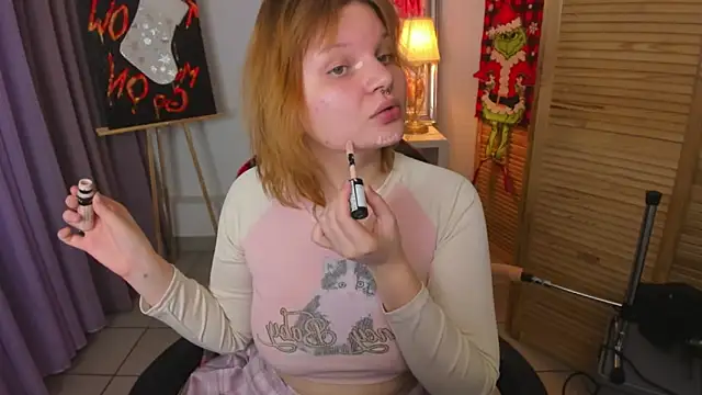 Snapshot of babyyullii chatting on December 14, 8:30 am babyyullii online show from December 14, 8:30 am