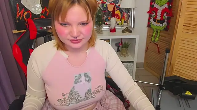 Snapshot of babyyullii chatting on December 15, 2:54 pm babyyullii online show from December 15, 2:54 pm