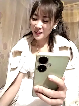 Snapshot of Em_xinh01 chatting on December 2, 1:33 am Em xinh01 online show from December 2, 1:33 am