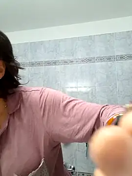 Snapshot of Piediniecollant chatting on November 5, 5:40 am Piediniecollant online show from November 5, 5:40 am