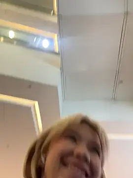 Leila La online show from November 1, 9:11 am