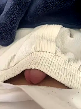 Snapshot of dehsetsikcii chatting on November 17, 10:43 am dehsetsikcii online show from November 17, 10:43 am