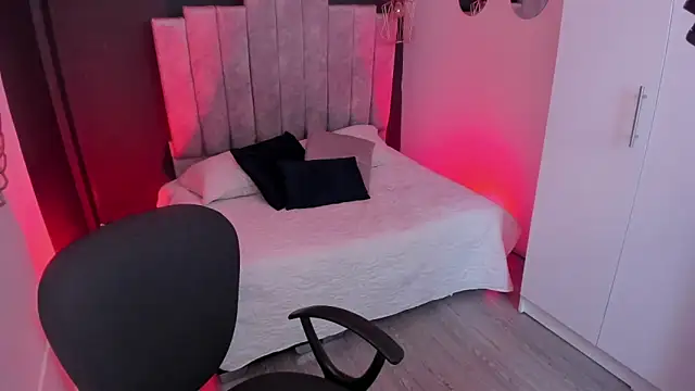 mia jagger online show from June 5, 10:26 pm