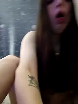 Snapshot of Heavenlyangelforever chatting on December 4, 3:05 am Heavenlyangelforever online show from December 4, 3:05 am