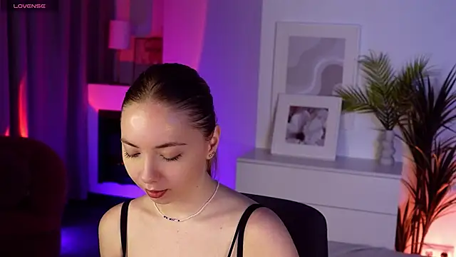 Snapshot of Nora_Miller chatting on November 22, 6:34 am Nora Miller online show from November 22, 6:34 am