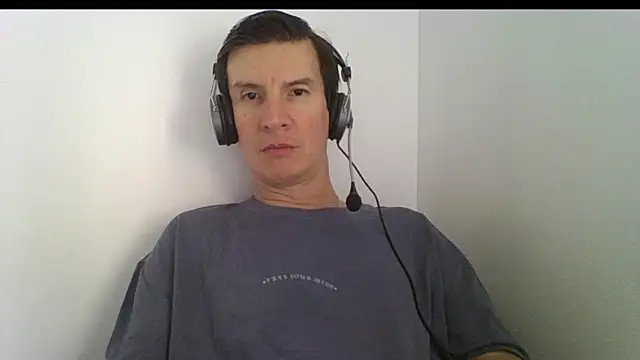 Snapshot of carliesexyman chatting on November 19, 1:44 pm carliesexyman online show from November 19, 1:44 pm