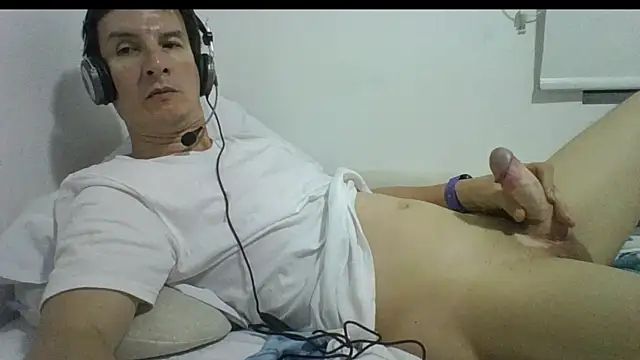 carliesexyman online show from November 21, 7:40 am