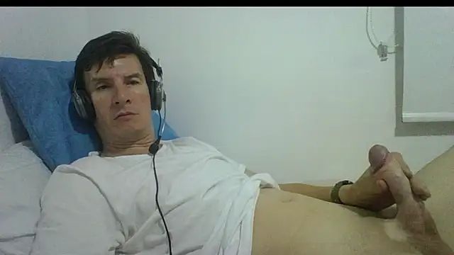 Snapshot of carliesexyman chatting on November 25, 3:50 am carliesexyman online show from November 25, 3:50 am