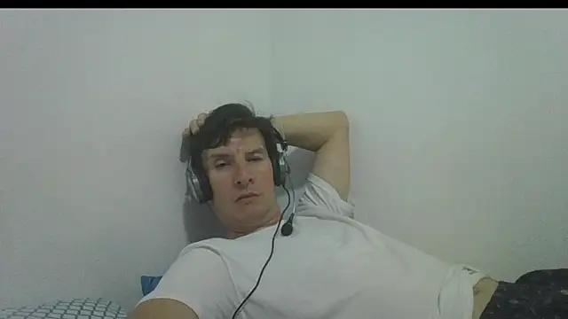 Snapshot of carliesexyman chatting on November 28, 12:57 am carliesexyman online show from November 28, 12:57 am