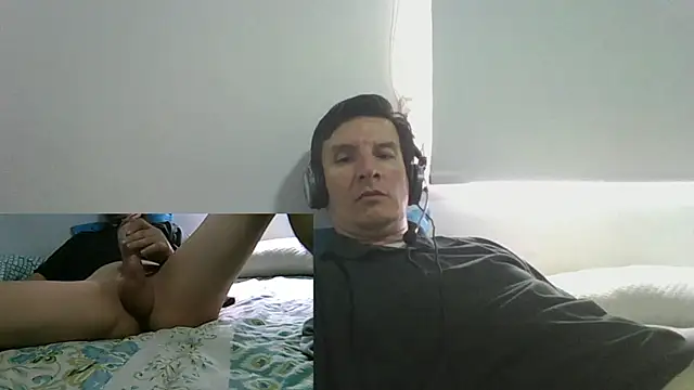 Snapshot of carliesexyman chatting on November 30, 8:24 pm carliesexyman online show from November 30, 8:24 pm