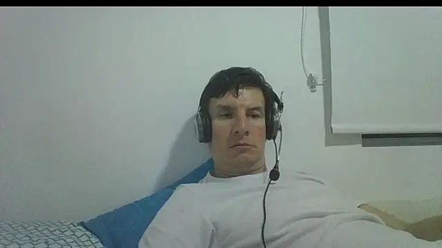 Snapshot of carliesexyman chatting on December 1, 8:30 am carliesexyman online show from December 1, 8:30 am