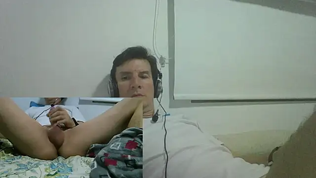 Snapshot of carliesexyman chatting on December 2, 4:29 am carliesexyman online show from December 2, 4:29 am