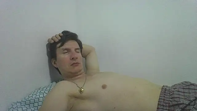 Snapshot of carliesexyman chatting on December 4, 5:39 am carliesexyman online show from December 4, 5:39 am