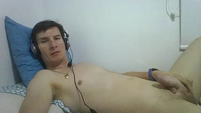 Snapshot of carliesexyman chatting on December 20, 2:51 am carliesexyman online show from December 20, 2:51 am