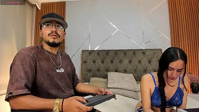 Snapshot of Noa_N_Luxy chatting on November 7, 4:01 am Noa N Luxy online show from November 7, 4:01 am