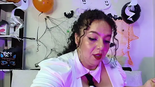 Snapshot of Natasha_Amber chatting on October 31, 3:02 pm Natasha Amber online show from October 31, 3:02 pm