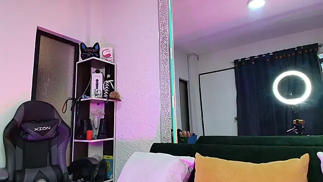 Snapshot of Natasha_Amber chatting on December 1, 3:28 pm Natasha Amber online show from December 1, 3:28 pm