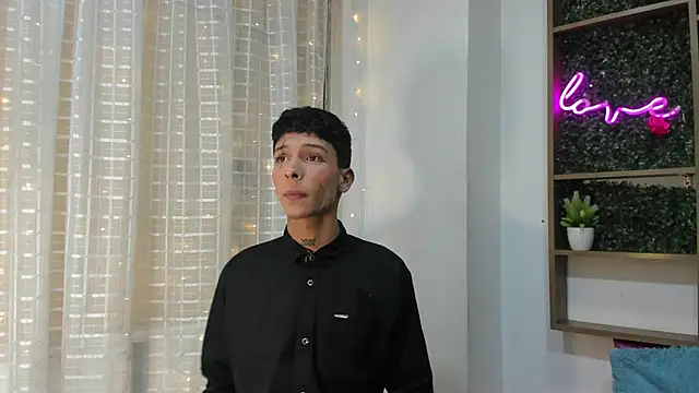 Snapshot of Max_Steell chatting on October 31, 3:07 am Max Steell online show from October 31, 3:07 am