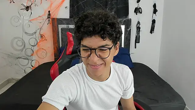 Snapshot of Maximiliano_Khalil chatting on October 28, 7:38 pm Maximiliano Khalil online show from October 28, 7:38 pm