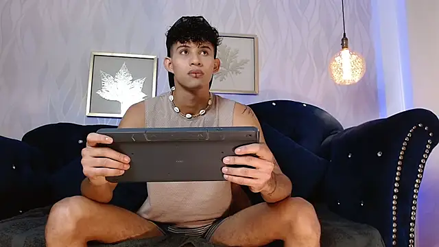 Snapshot of KamiSuarez chatting on November 5, 6:19 pm KamiSuarez online show from November 5, 6:19 pm