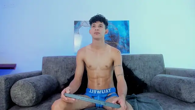 Snapshot of KamiSuarez chatting on November 25, 6:30 pm KamiSuarez online show from November 25, 6:30 pm