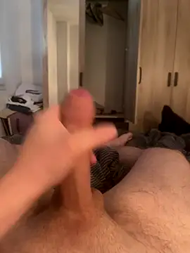 Snapshot of Secret954 chatting on November 2, 1:35 pm Secret954 online show from November 2, 1:35 pm