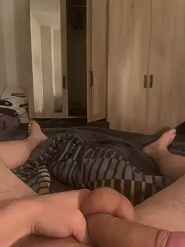 Snapshot of Secret954 chatting on November 9, 8:29 pm Secret954 online show from November 9, 8:29 pm