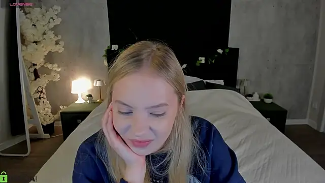 Snapshot of Melanie_Ryer chatting on December 2, 1:11 am Melanie Ryer online show from December 2, 1:11 am