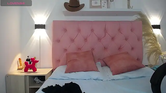 Snapshot of victoria_243 chatting on December 15, 5:55 am victoria 243 online show from December 15, 5:55 am