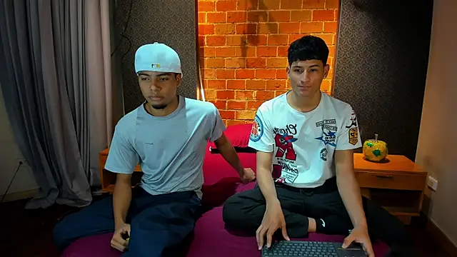 Snapshot of Jack_and_Joes chatting on October 29, 3:31 am Jack and Joes online show from October 29, 3:31 am