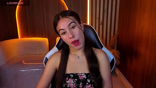 Nikka Tx online show from April 14, 1:06 pm